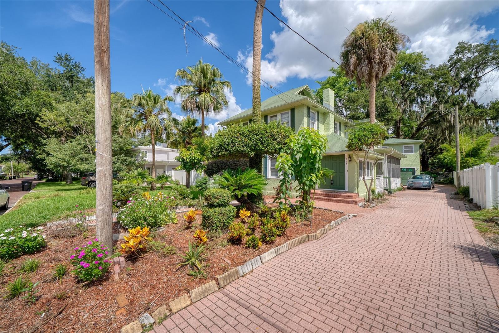 813 GREENWOOD STREET