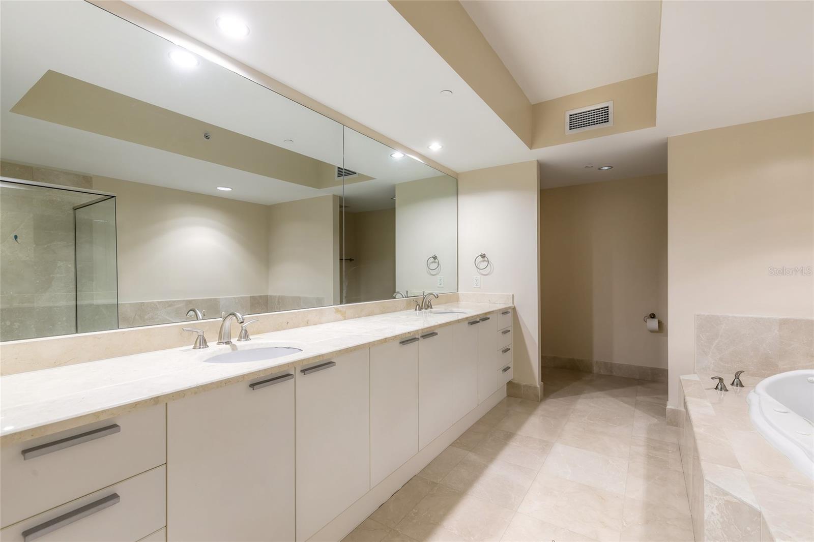 MARINA GRANDE/HALIFAX 01 - Residential