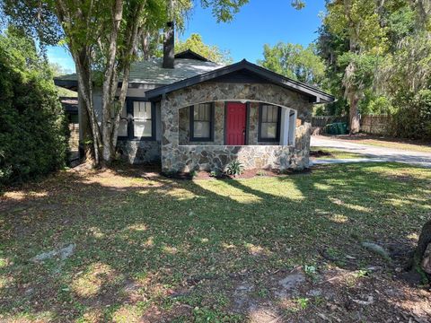 221 N JULIA AVENUE DELAND FL 32720