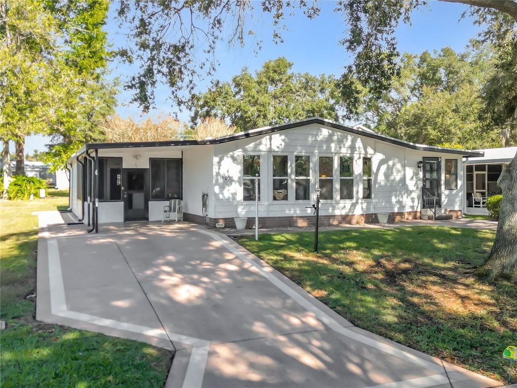 Photo of 805 Camelia Court, Lady Lake, FL 32159 (MLS # S5139911)