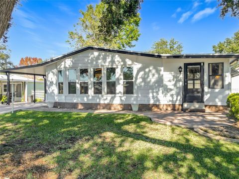 Photo of 805 Camelia Court, Lady Lake, FL 32159 (MLS # S5139911)