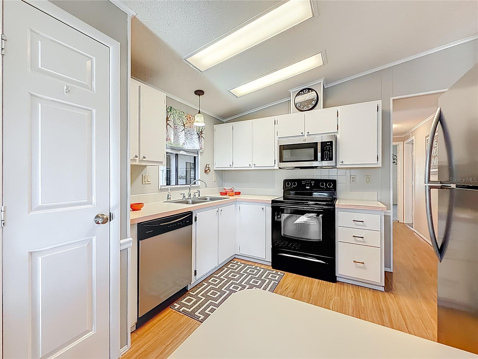 LADY LAKE ORANGE BLOSSOM GARDENS UNIT 08 - Residential