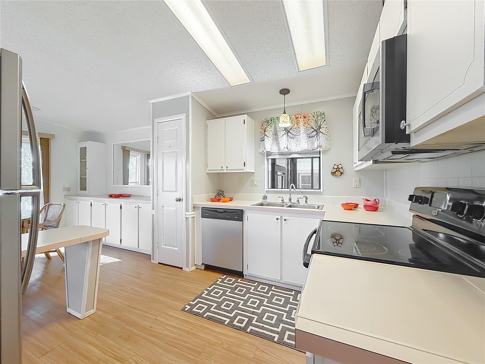 LADY LAKE ORANGE BLOSSOM GARDENS UNIT 08 - Residential