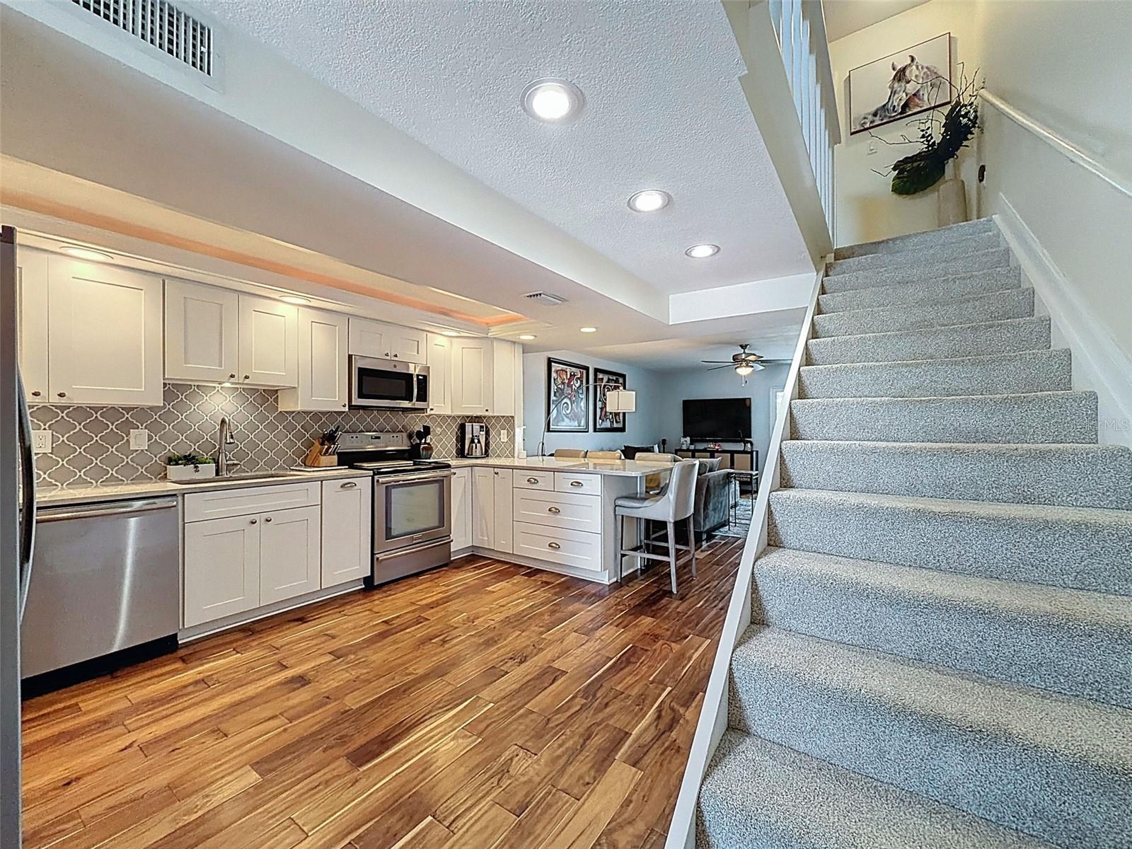 SOUTH PAULA POINT CONDO - Residential