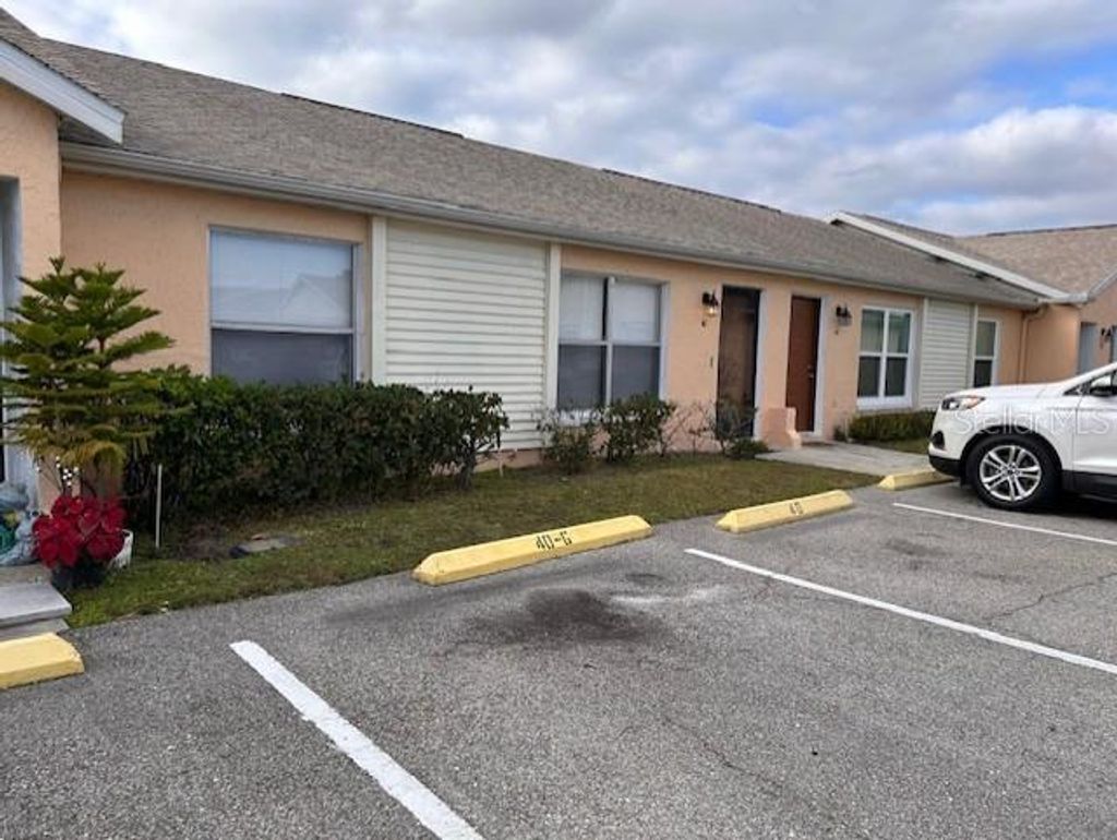 Photo of 40 E Country Cove Way, Kissimmee, FL 34743 (MLS # S5140949)