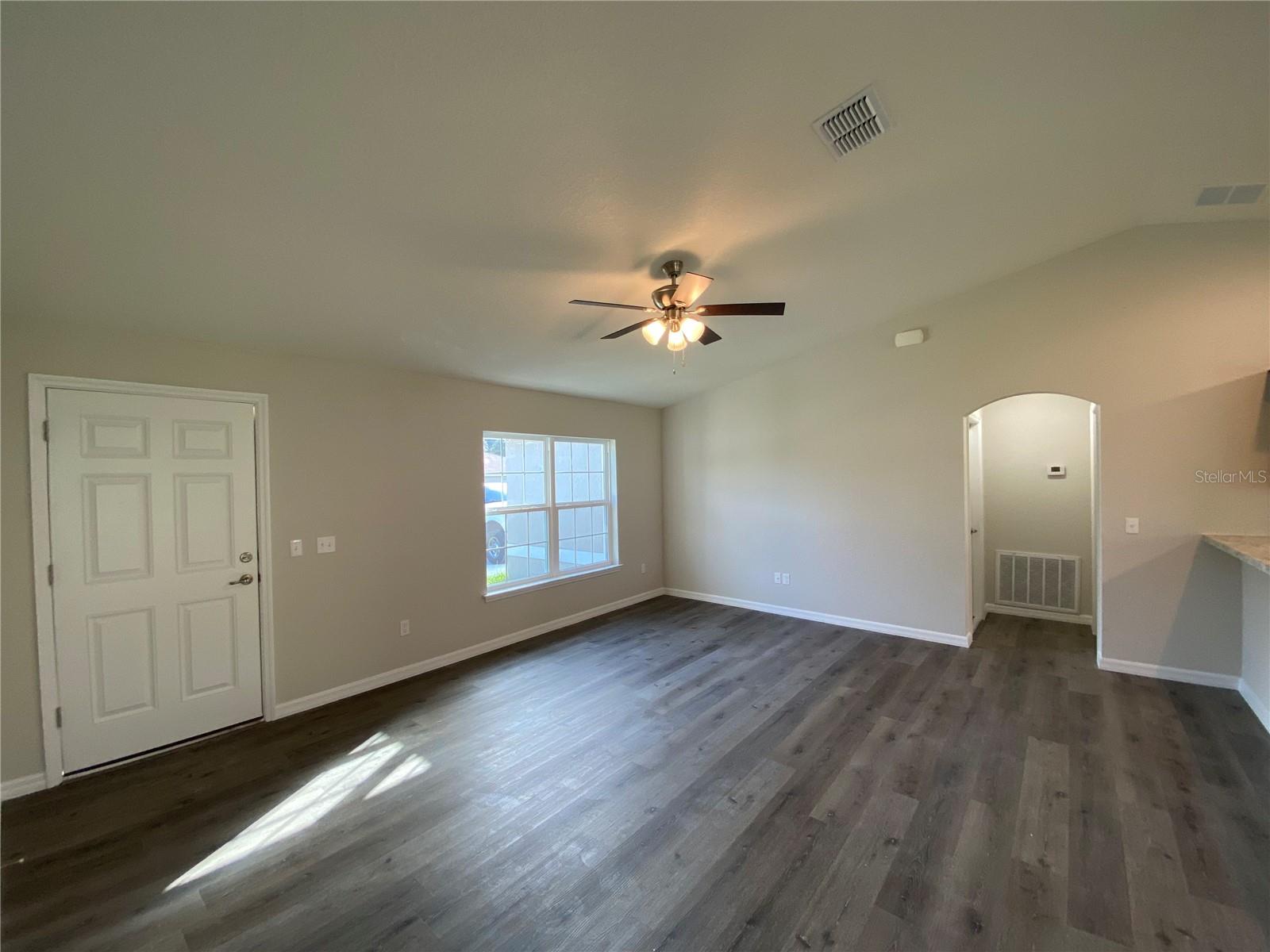 SILVER SPGS SHORES UN 19 - Residential Lease