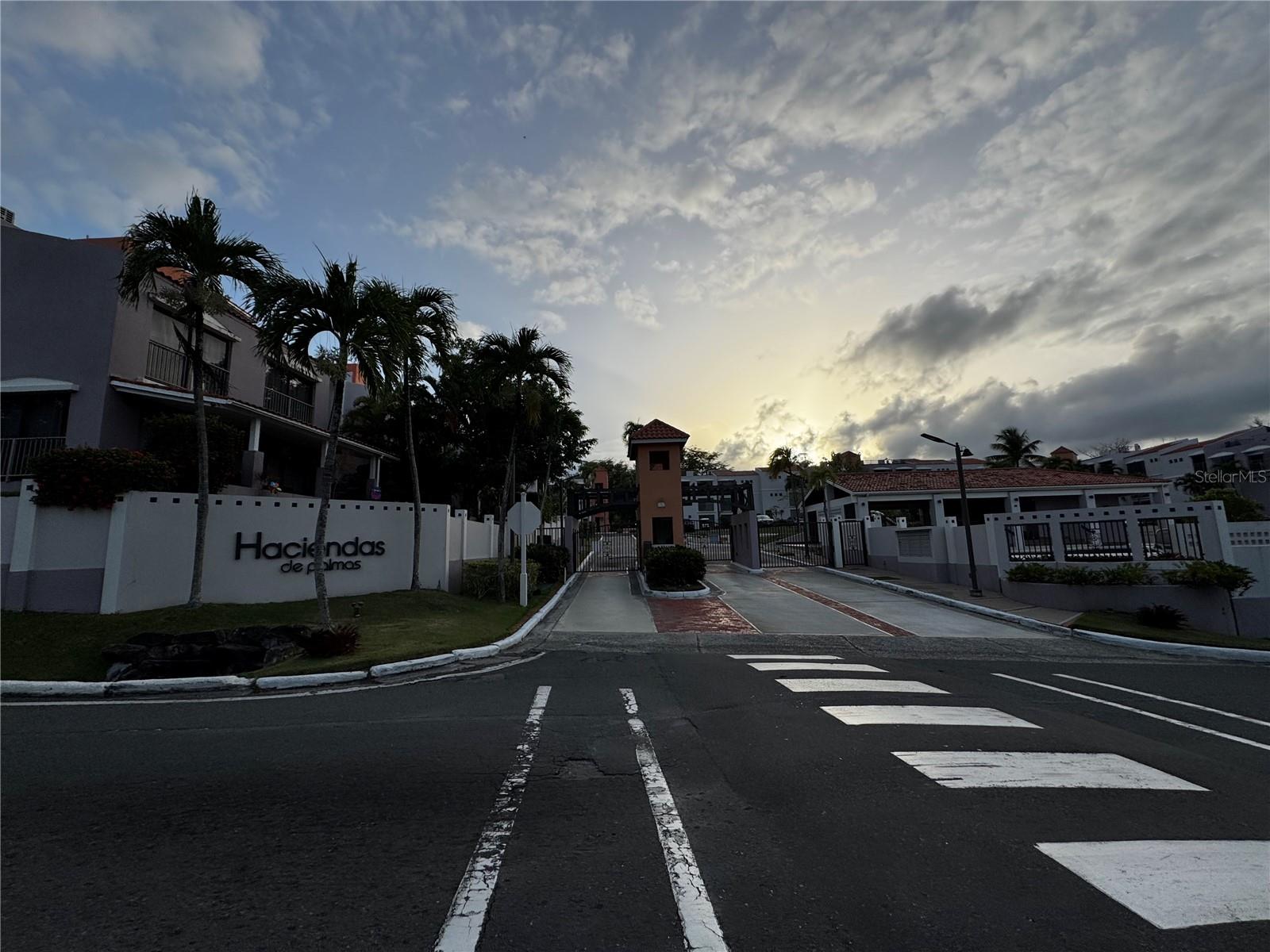 CANDELERO ABAJO - Residential
