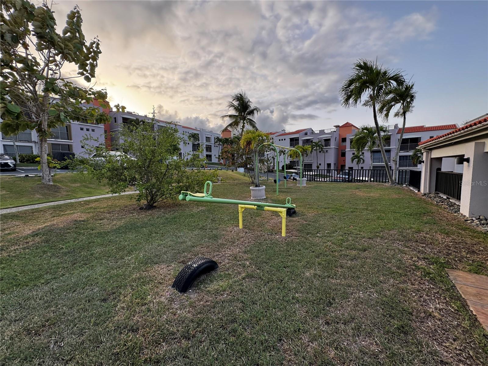 CANDELERO ABAJO - Residential