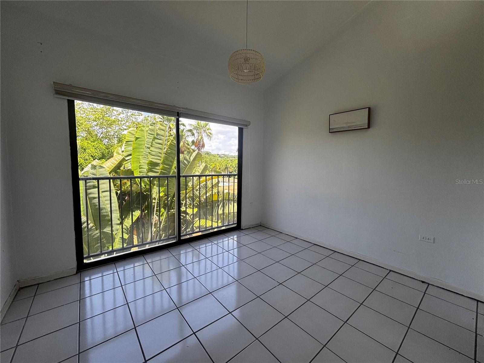 CANDELERO ABAJO - Residential