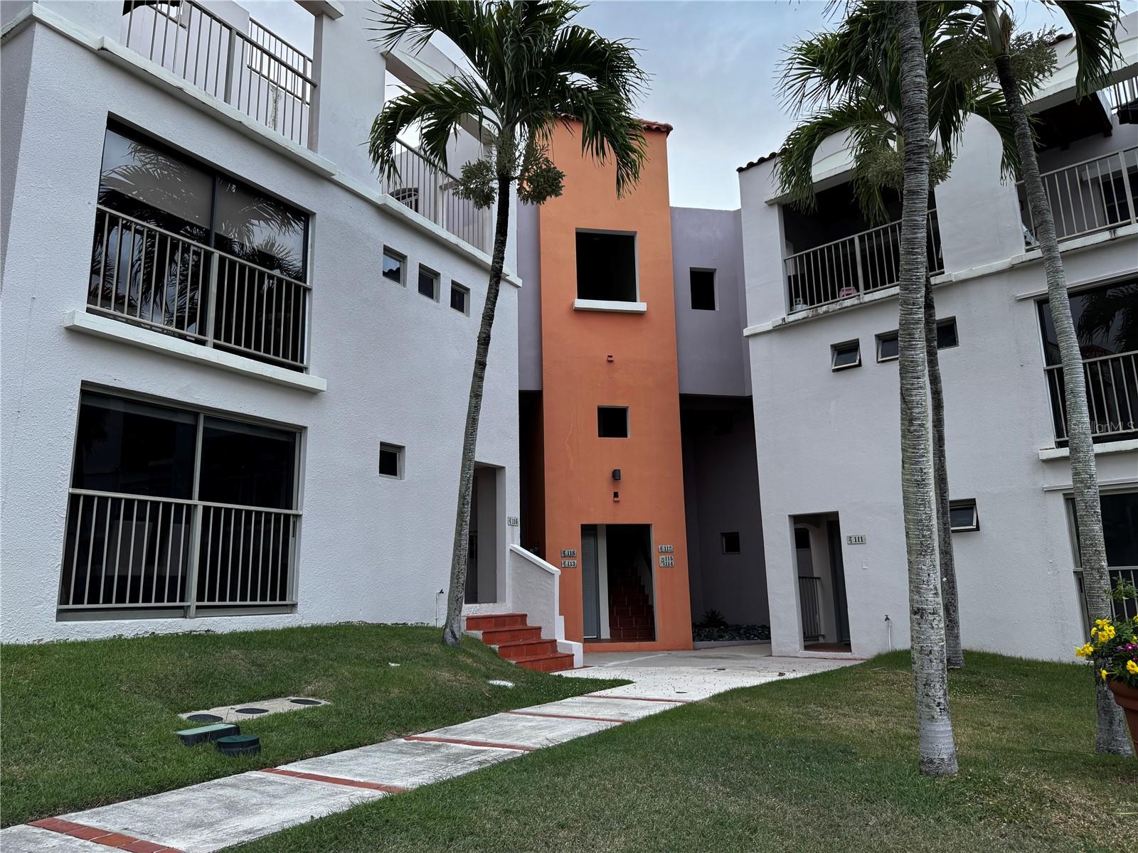 CANDELERO ABAJO - Residential