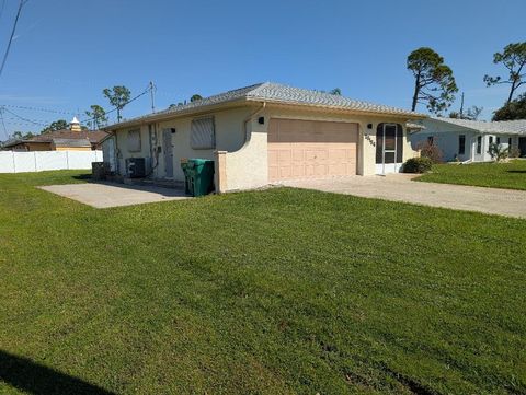 A home in PORT CHARLOTTE