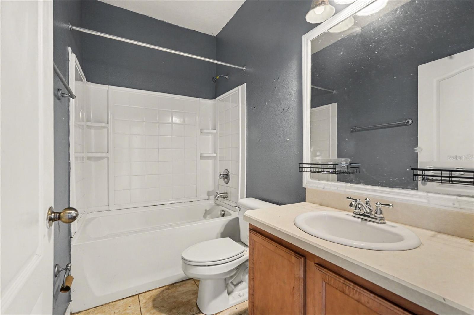 COLONY LAKES - Residential