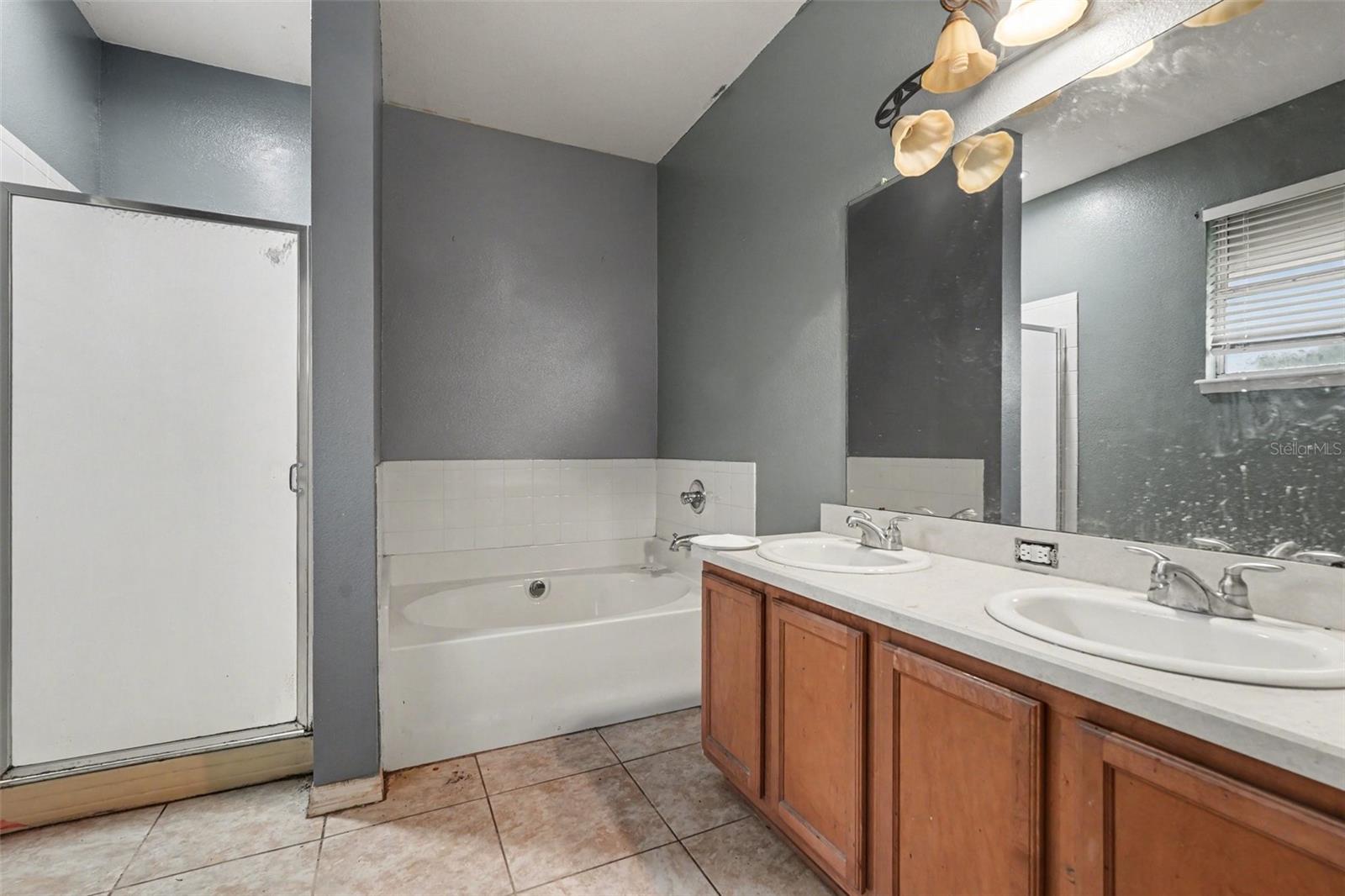 COLONY LAKES - Residential