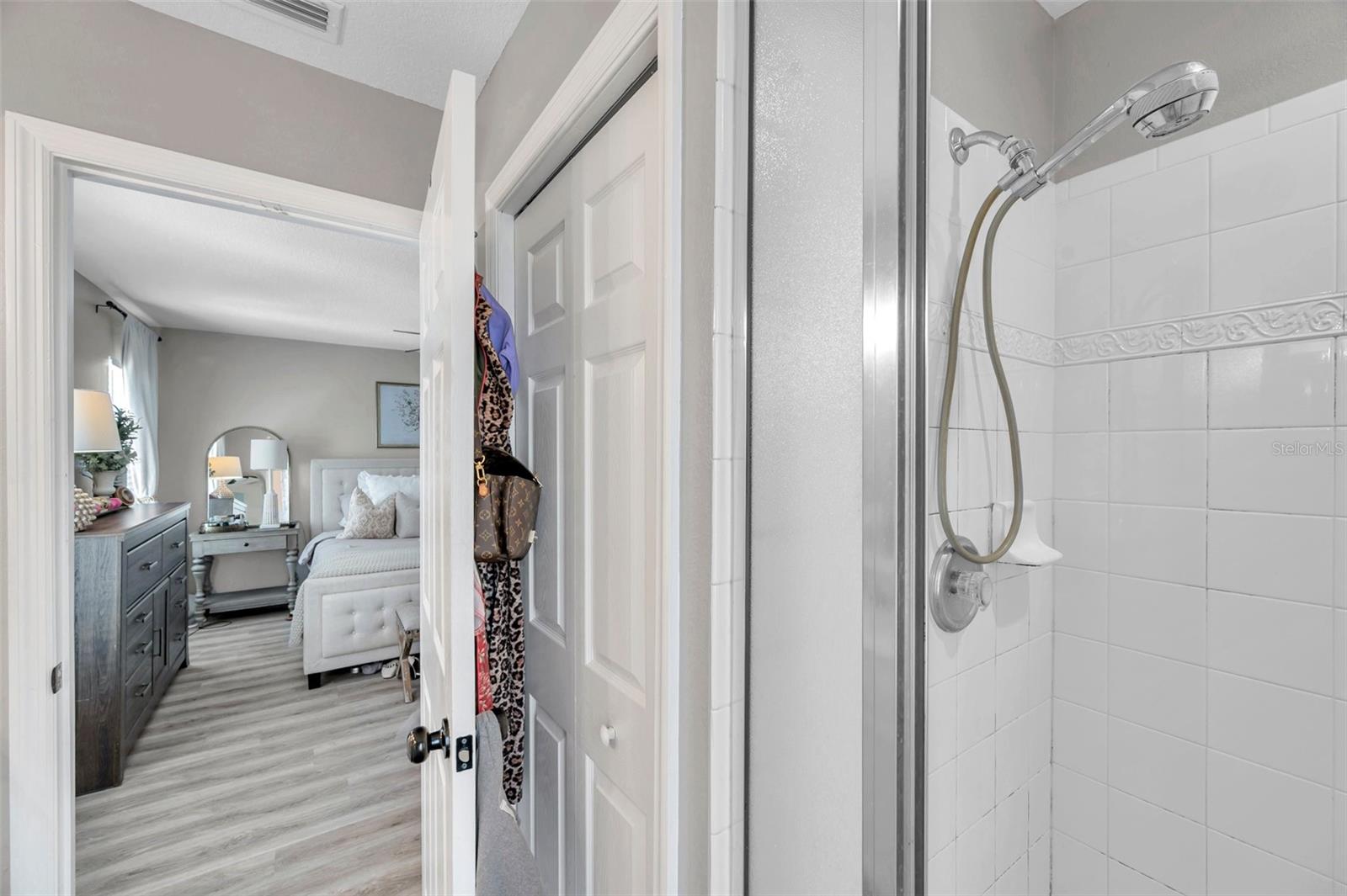 BAYOU VILLAGE - Residential Lease