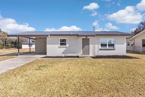 Photo of 73 High Street, Winter Haven, FL 33880 (MLS # P4937859)