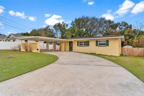 Photo of 6842 Fern Circle, Leesburg, FL 34748 (MLS # G5107841)