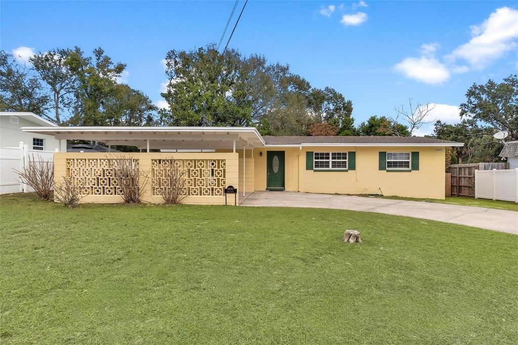 Photo of 6842 Fern Circle, Leesburg, FL 34748 (MLS # G5107841)