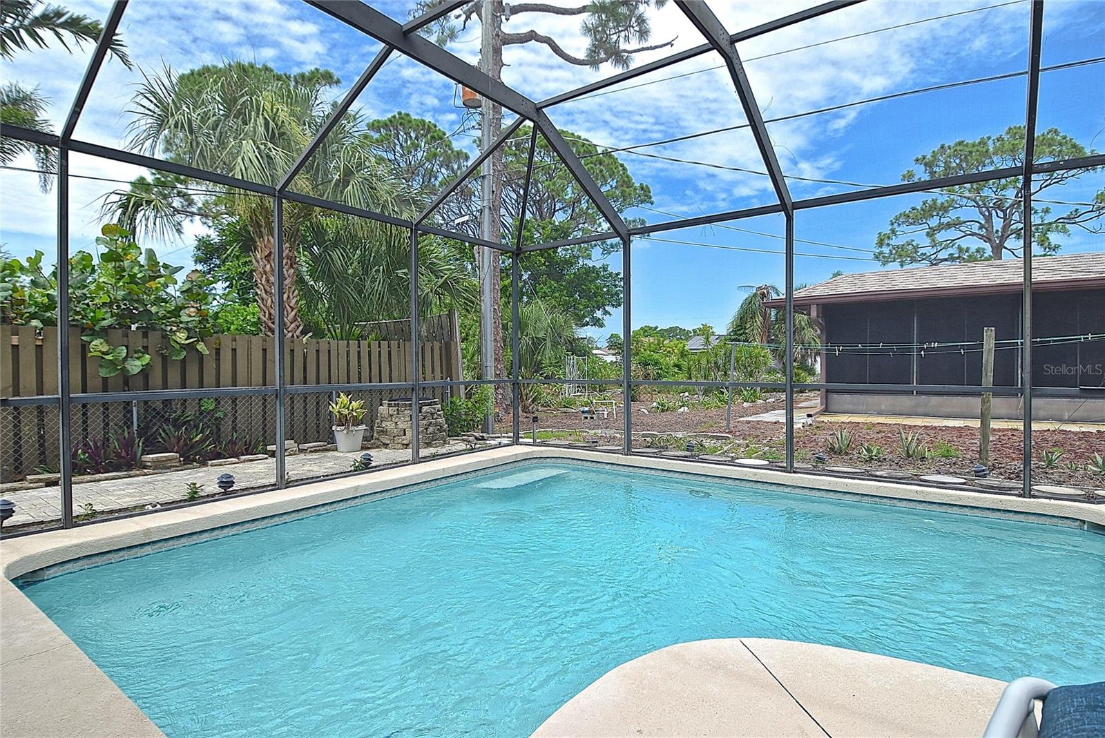 1290 LEEWARD ROAD
