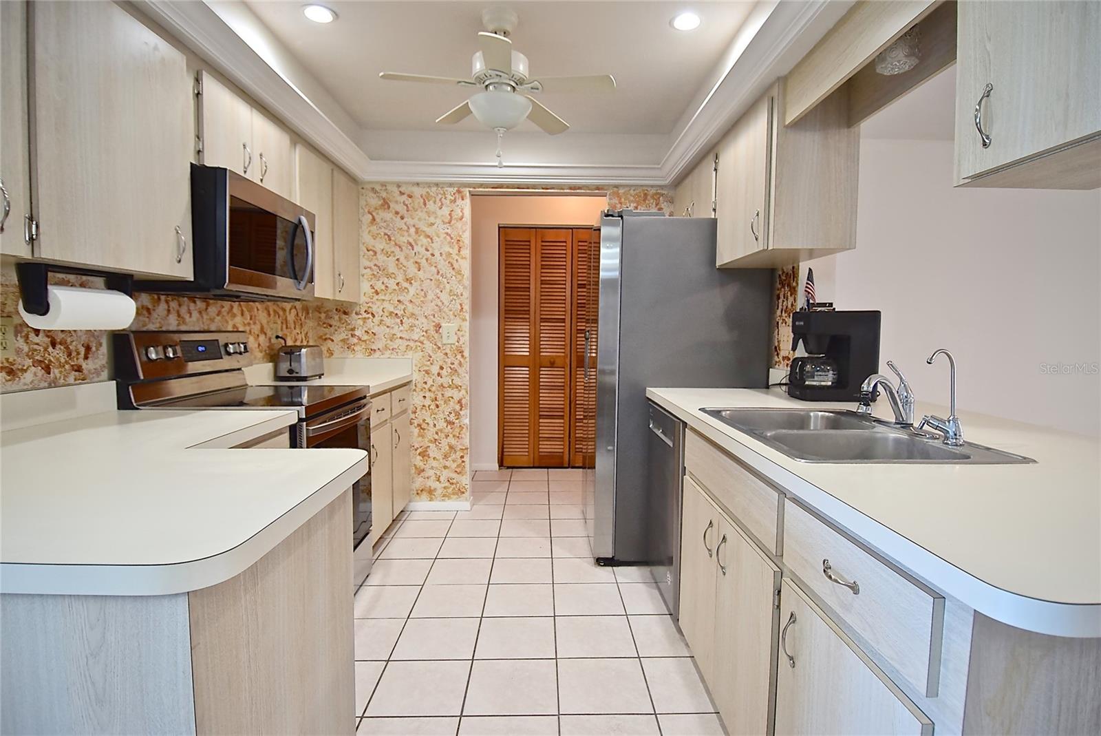 1290 LEEWARD ROAD
