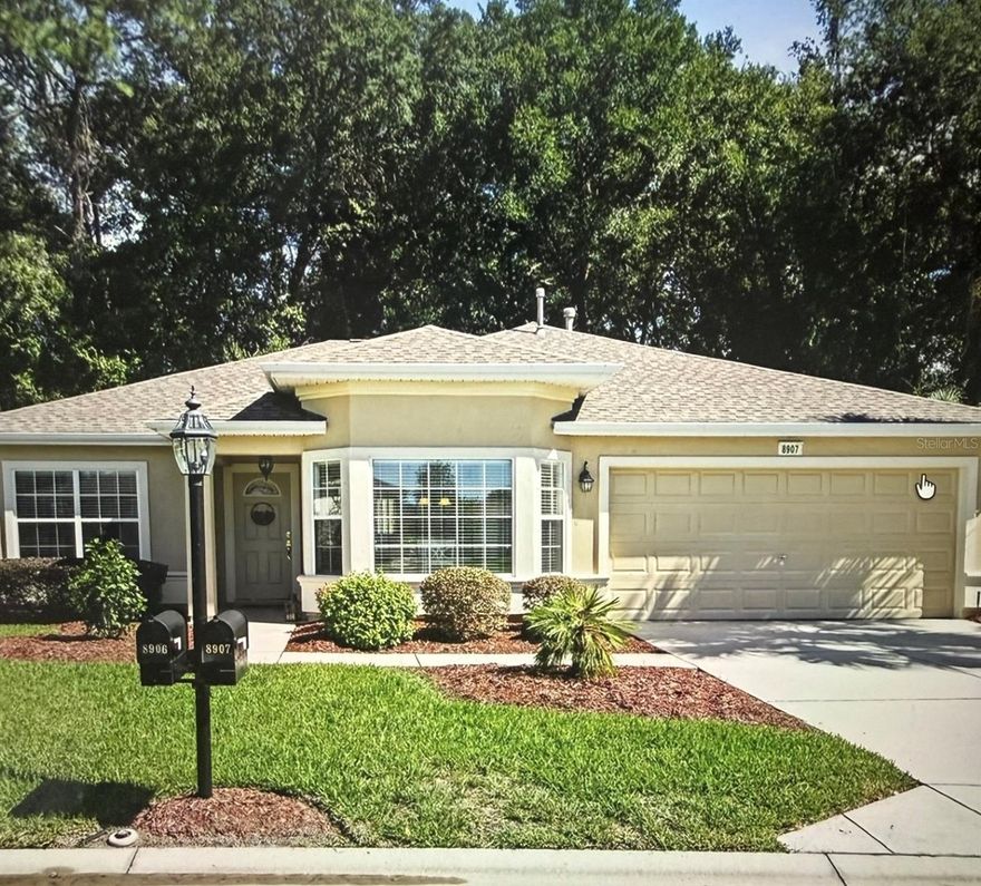 BEAUTIFUL DESTIN MODEL IN DEL WEBB SPRUCE CREEK GOLF & COUNTRY CLUB.  NESTLED ON A QUIET STREET.  IT OFFERS A PRIVATE REAR YARD FOR PEACEFUL OUTDOOR LIVING.  SPLIT FLOOR PLAN.  TWO BEDROOM, 2 BATHS PLUS DEN.  TILE FLOORING IN ALL LIVING AREAS.  EAT-IN KITCHEN.  HVAC REPLACED IN 2015.  ROOF 2013.  CUSTOM GARAGE FLOOR.  MUST SEE THIS DESIRABLE AND WELL MAINTAINED HOME.
