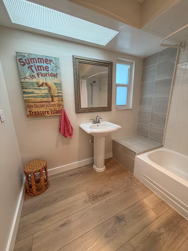 CAPRI ISLE - Residential