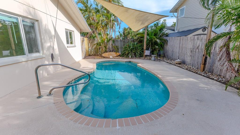 CAPRI ISLE - Residential