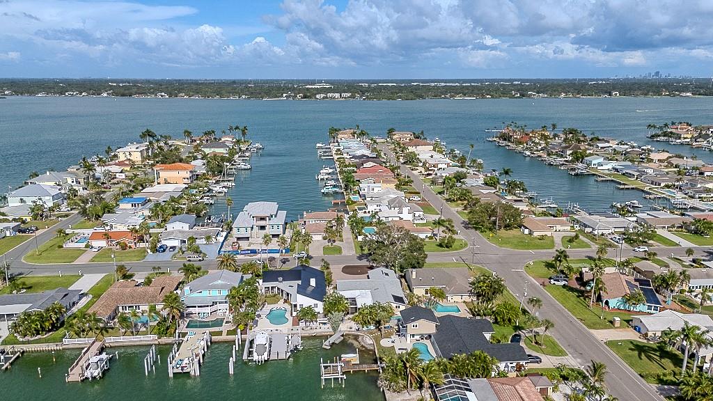 CAPRI ISLE - Residential