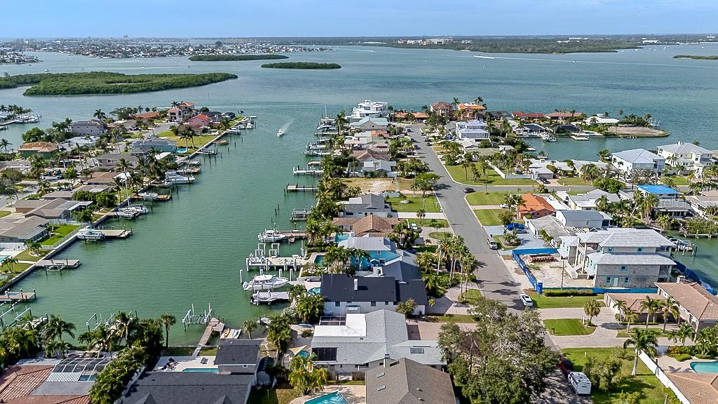 CAPRI ISLE - Residential