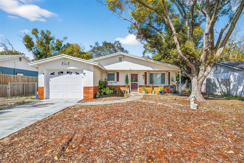 Photo of 1016 Windsor Hill Way, Tarpon Springs, FL 34689 (MLS # TB8483688)