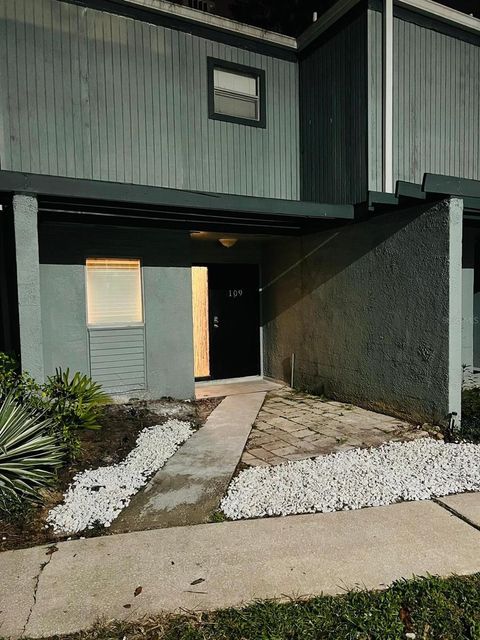 Photo of 707 SW 75th St #109, Gainesville, FL 32607 (MLS # O6382021)
