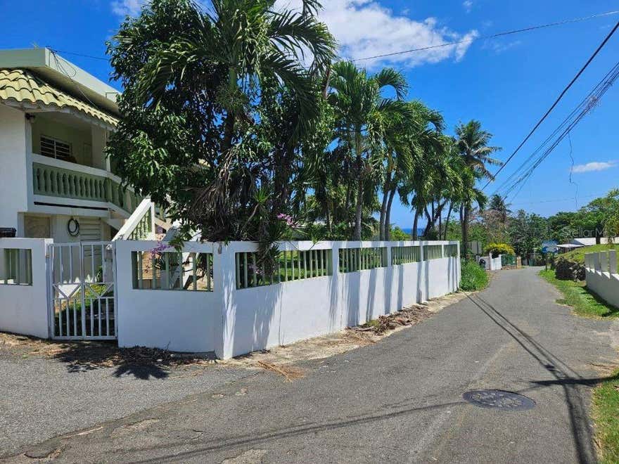 Lot Size: 468.16 m²
Living Area: 1,180 sq. ft.

Strategic investment opportunity in the highly sought-after Bajuras Sector of Camuy. This property is located on PR-485, the primary coastal route of the Camuy shoreline. Please note: The property requires comprehensive repairs and renovations. The main structure features a 3BR / 1BA layout. Additionally, it includes a detached studio (1BR / 1BA), offering excellent potential to optimize Return on Investment (ROI) through short-term rentals (Airbnb) or long-term leasing once restored.

Location & Connectivity: Situated in a prime location, outside of any flood zones, and just steps away from the area's main tourist attractions:
Immediate Access: Only a 5-minute walk to Los Almendros Beach.
Proximity: 3 minutes from Peñón Amador and 4 minutes from Peñón Brusi.
Services: Close to schools, government agencies, and the North Coast's vibrant Gastronomic Route.
Condition: TLC / Major repairs needed. The property is sold "As-Is" (in its current condition).
Terms & Requirements: Financing: Financing: Cash, VA, Conventional Non-Conforming, or FHA 203K (Renovation Loan).
Pre-requisites: A Pre-qualification Letter or Proof of Funds (POF) is strictly required to schedule a showing.
