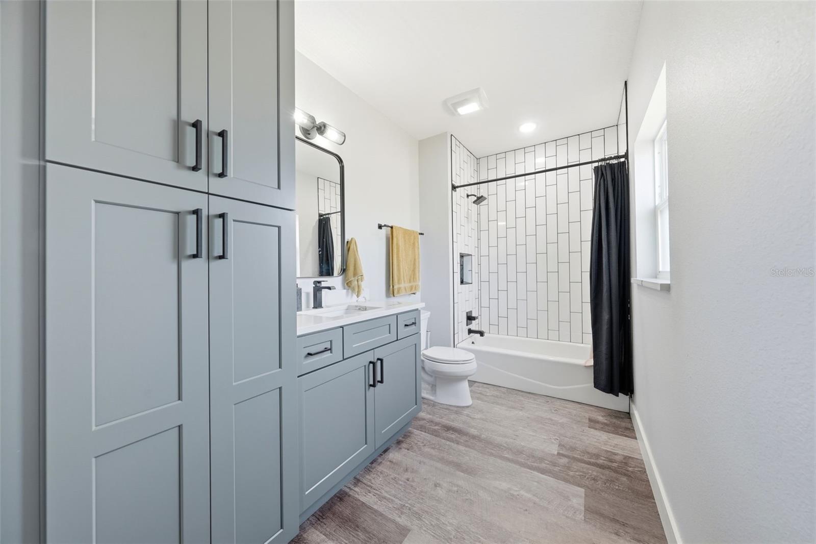 TWIN T OAKS - Residential
