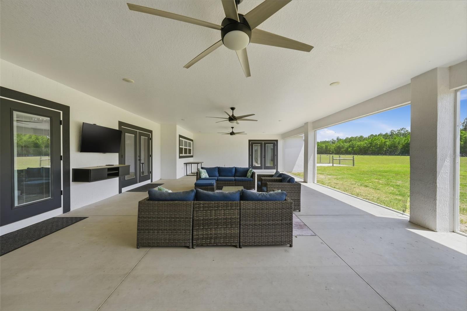 TWIN T OAKS - Residential