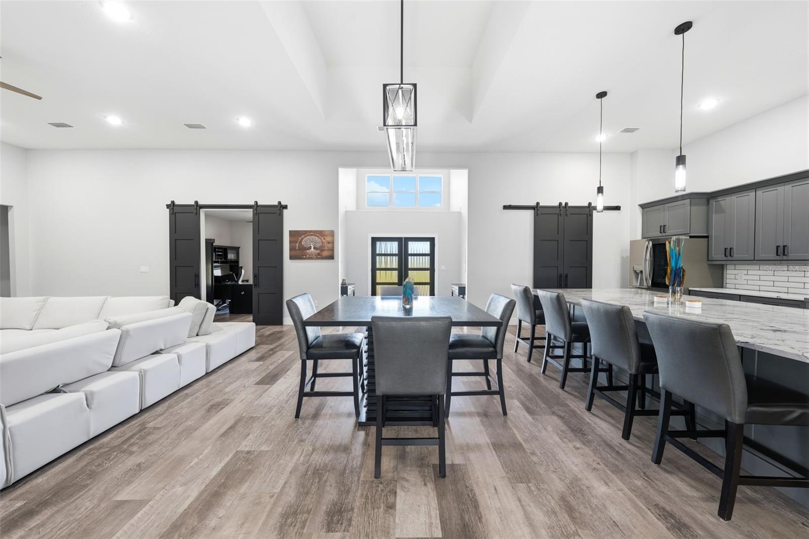TWIN T OAKS - Residential