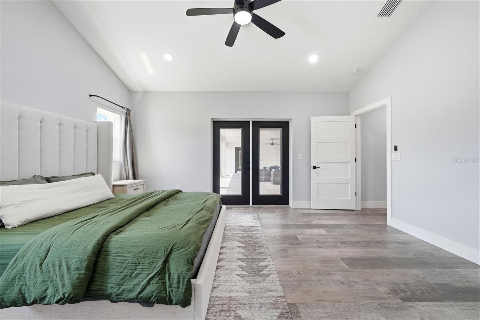 TWIN T OAKS - Residential