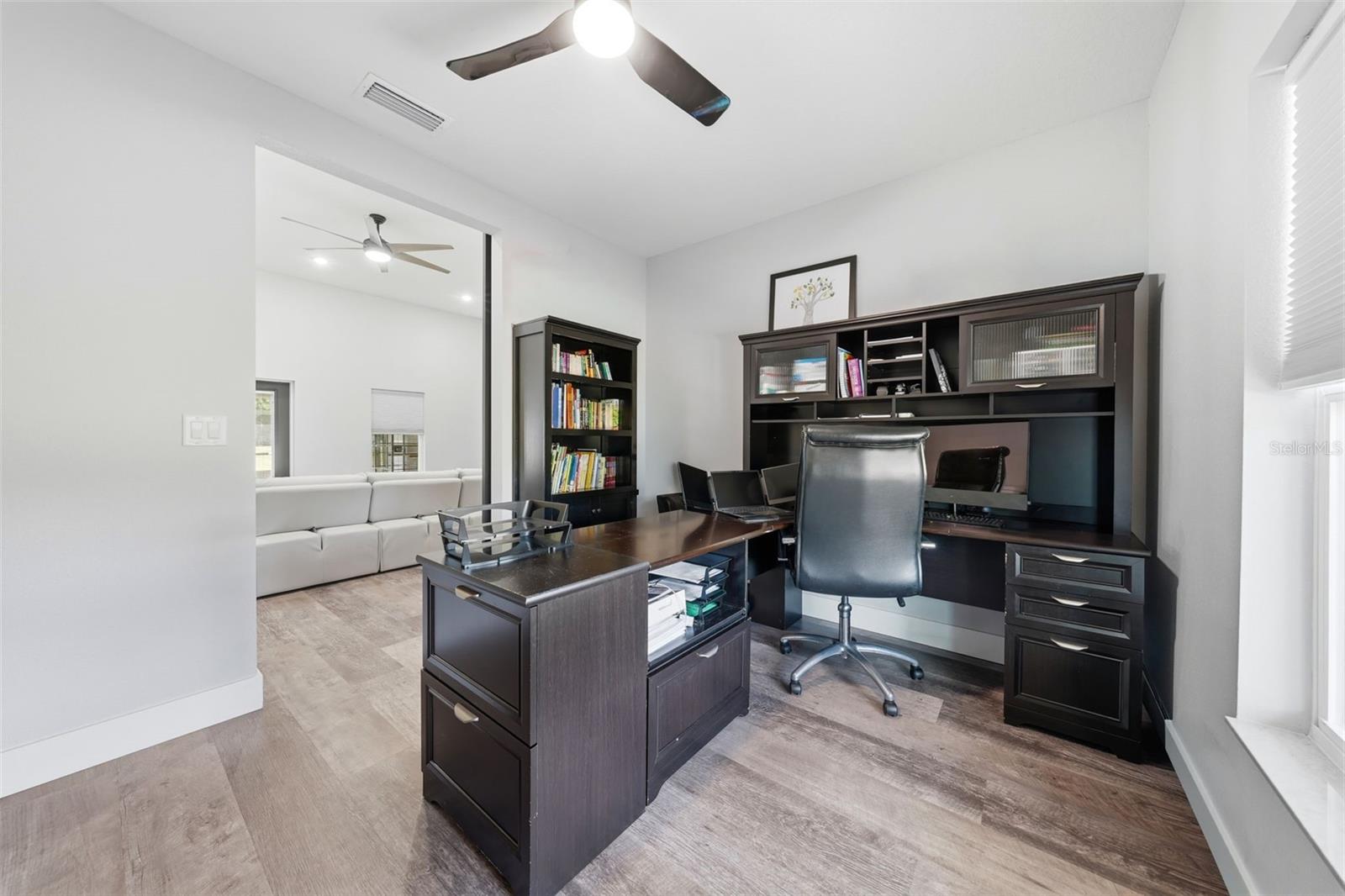 TWIN T OAKS - Residential