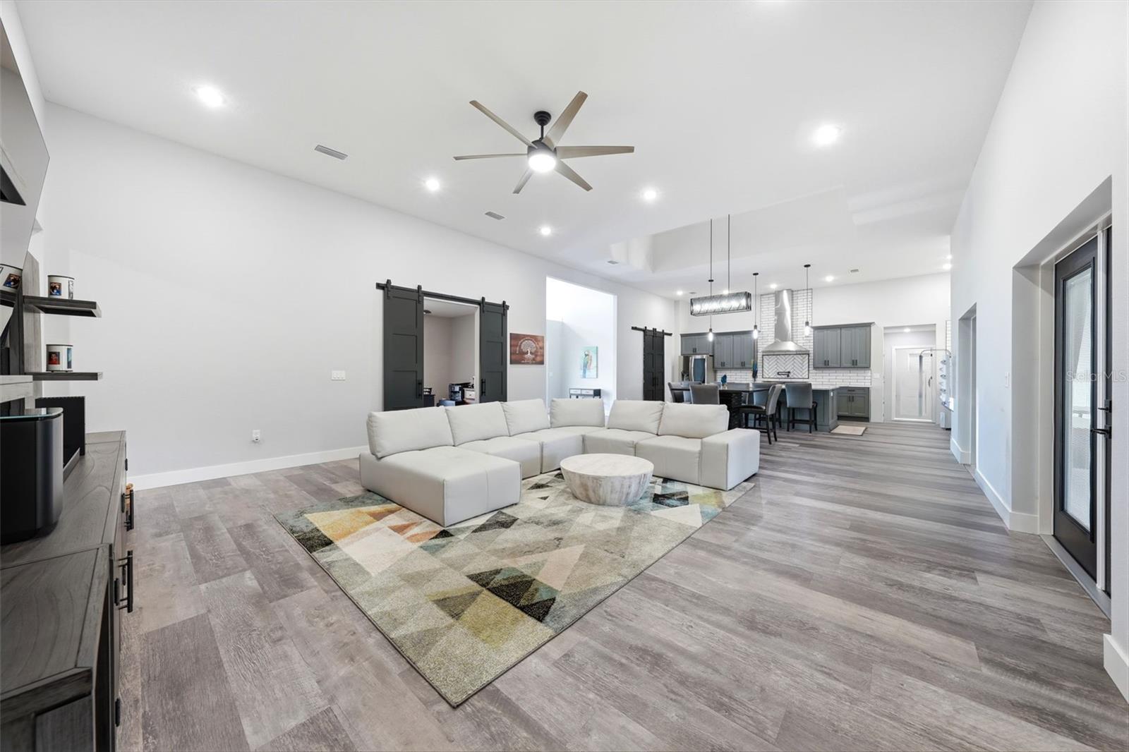 TWIN T OAKS - Residential