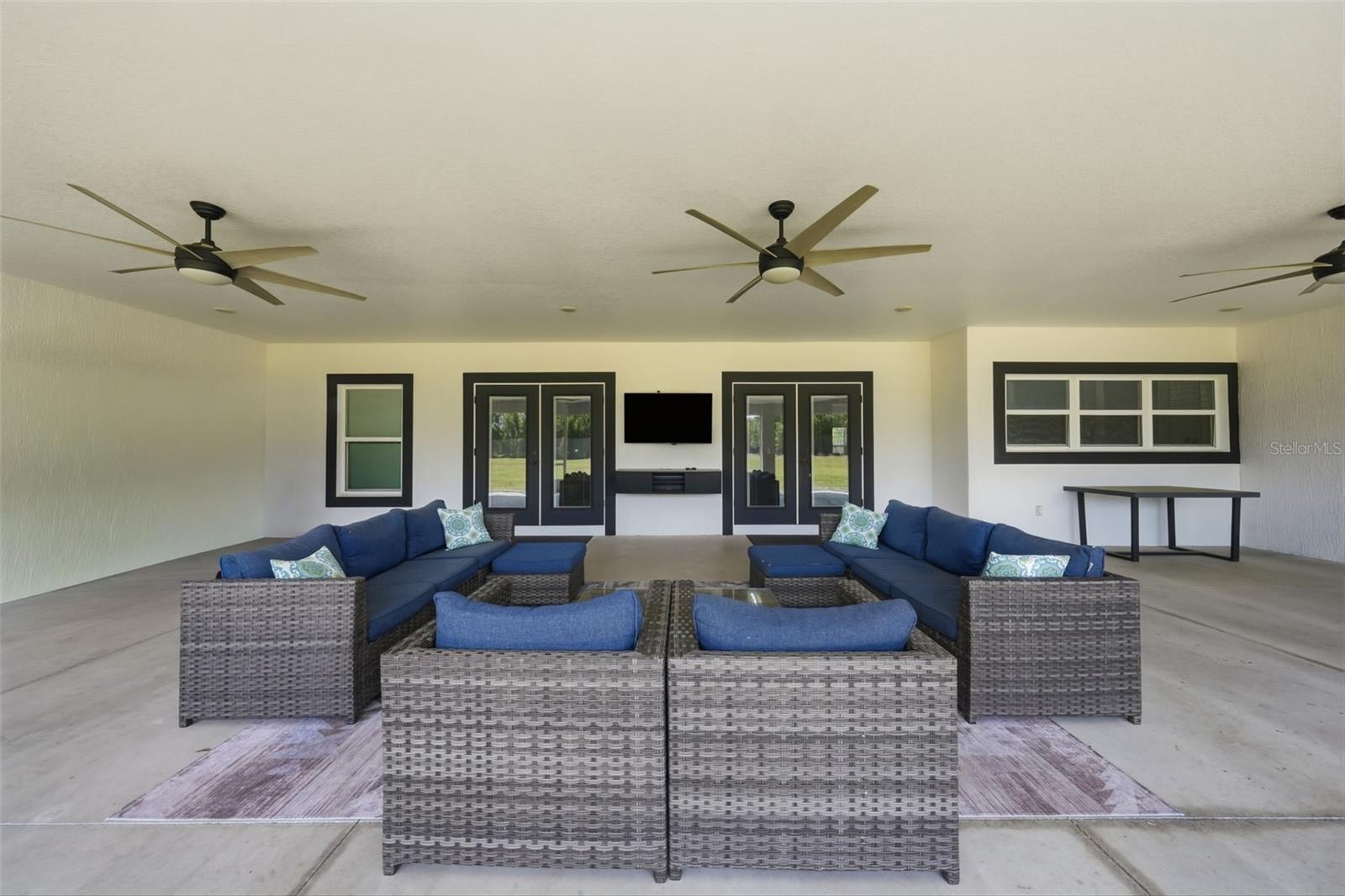 TWIN T OAKS - Residential