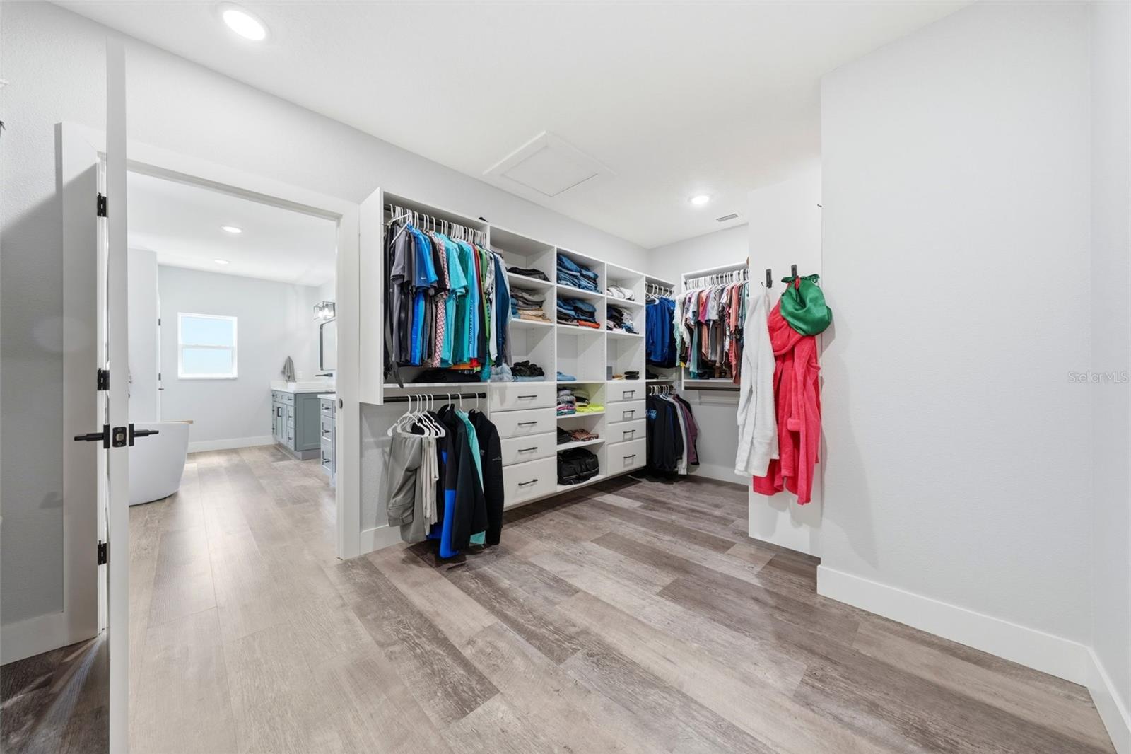 TWIN T OAKS - Residential