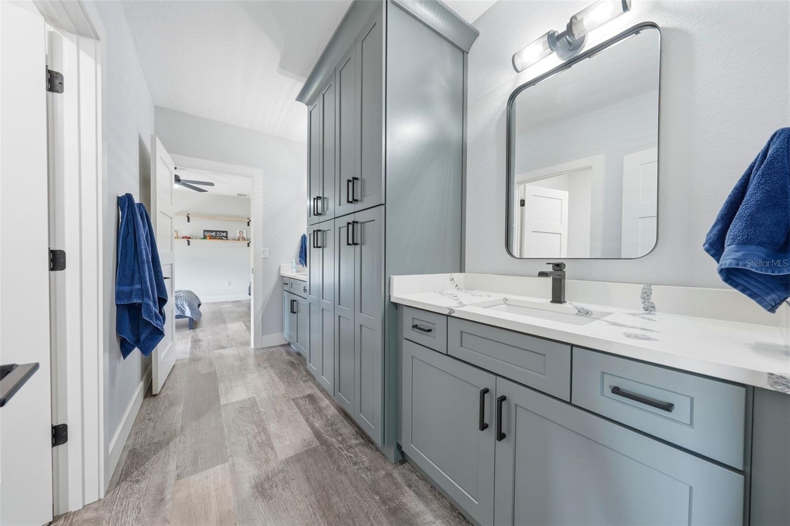 TWIN T OAKS - Residential