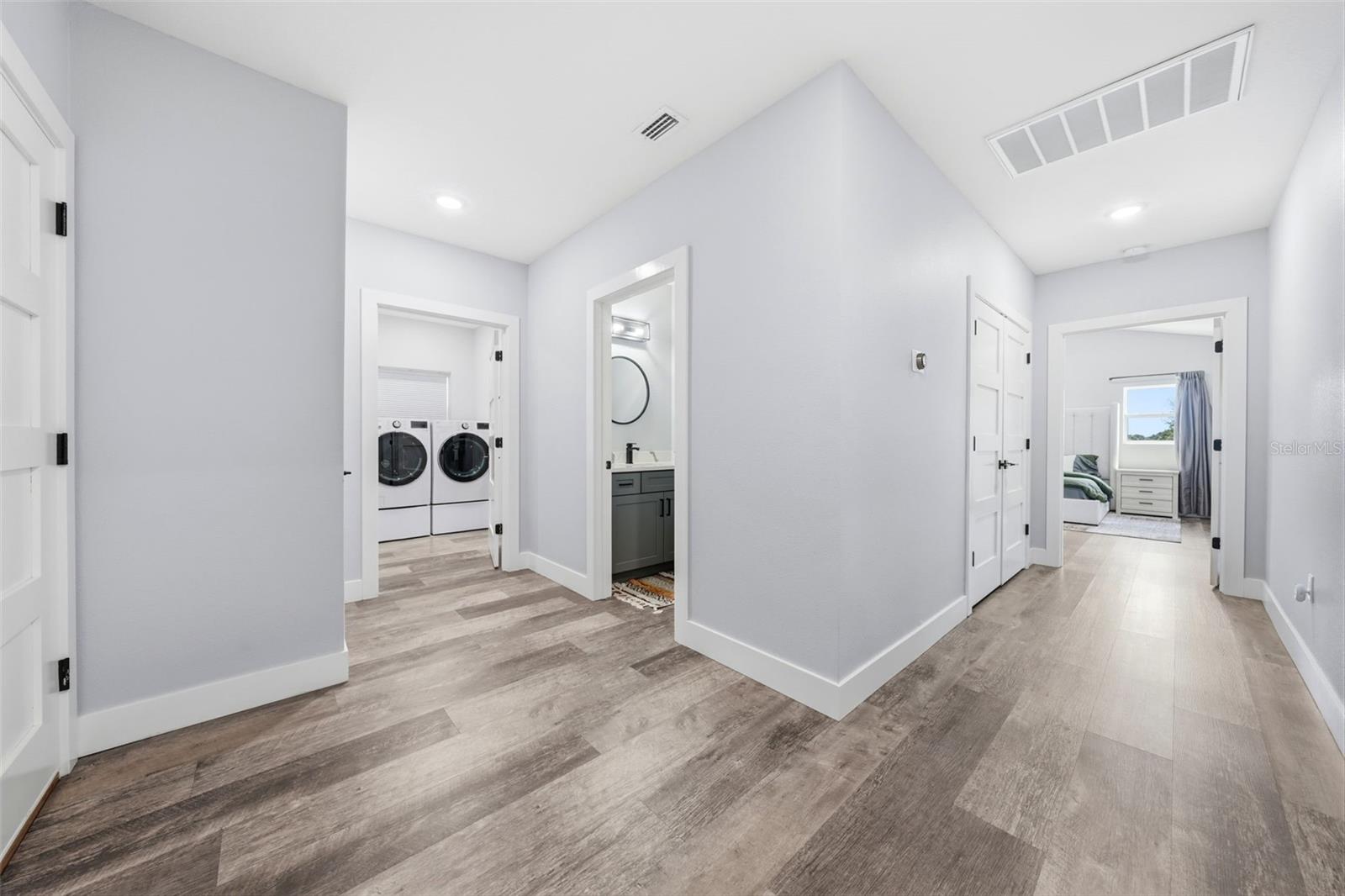 TWIN T OAKS - Residential