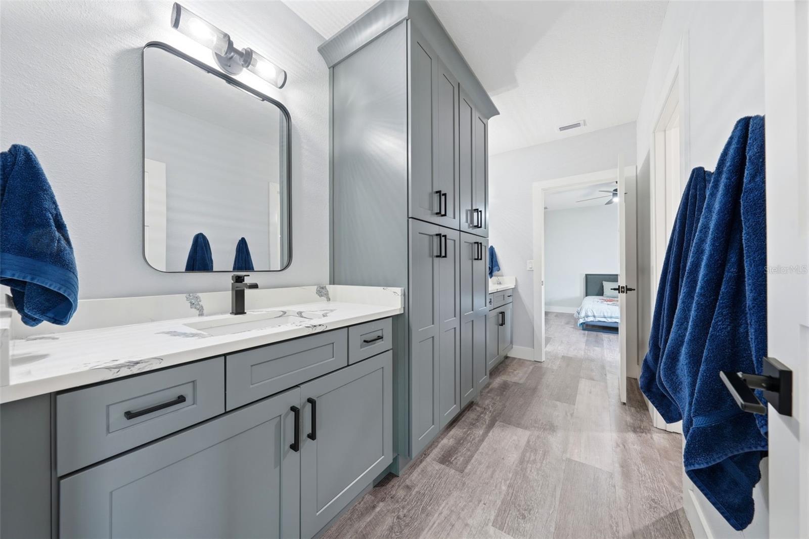 TWIN T OAKS - Residential
