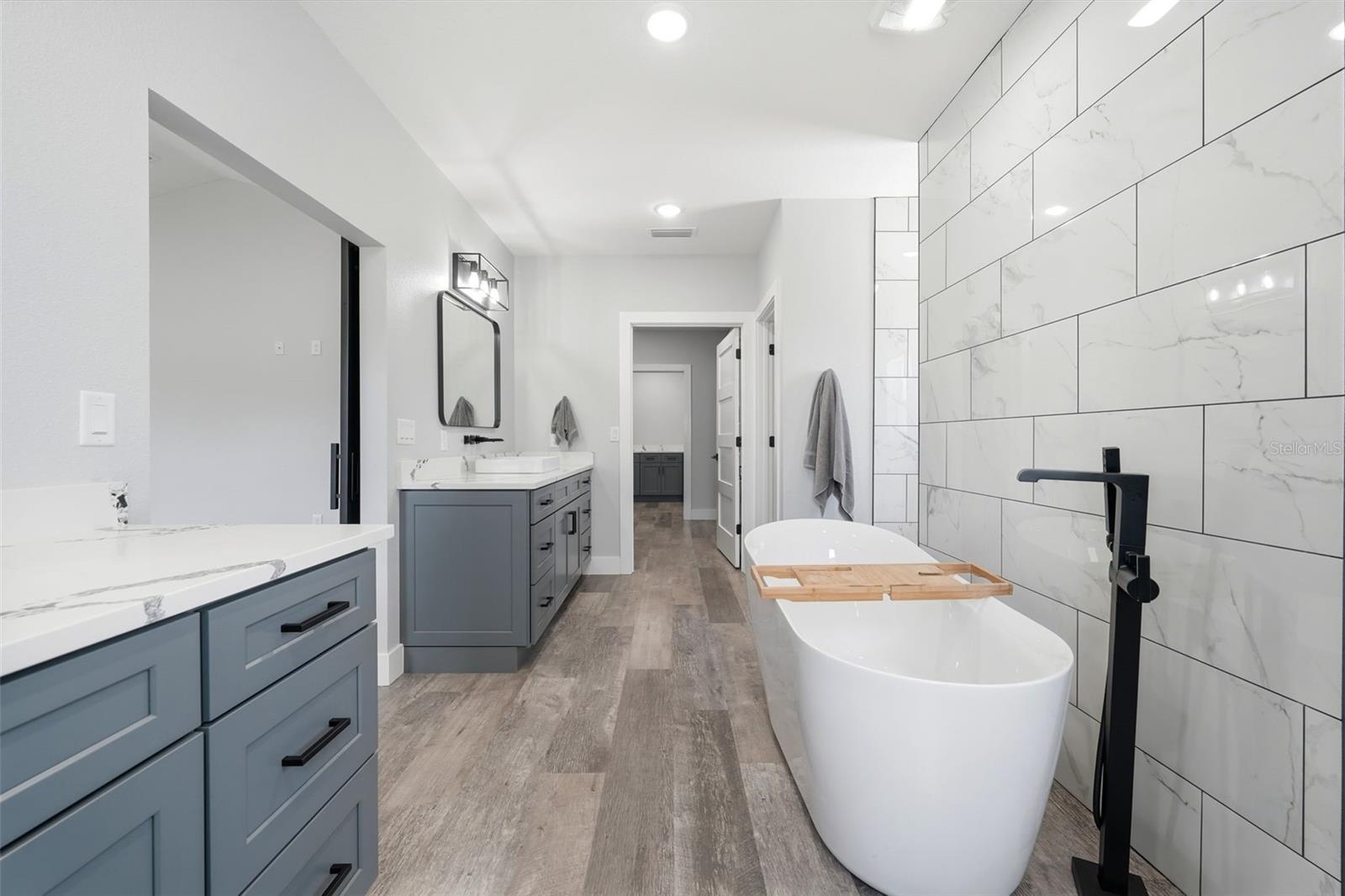 TWIN T OAKS - Residential