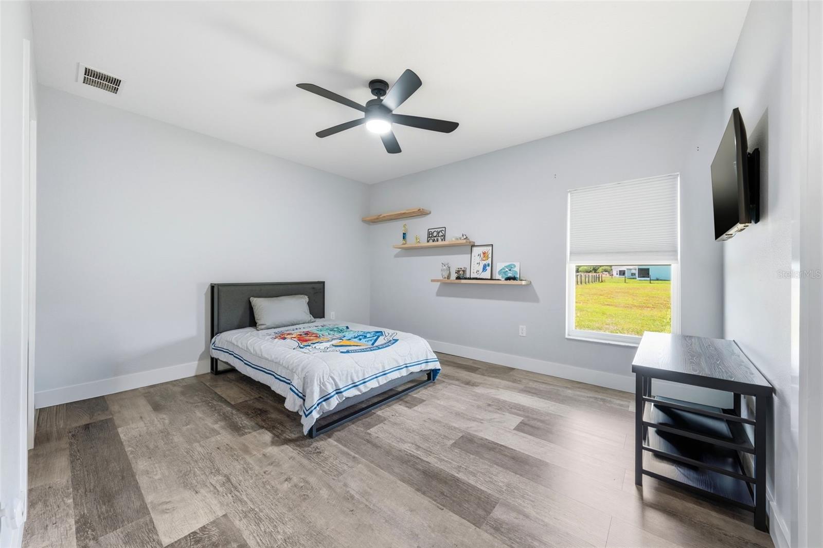 TWIN T OAKS - Residential