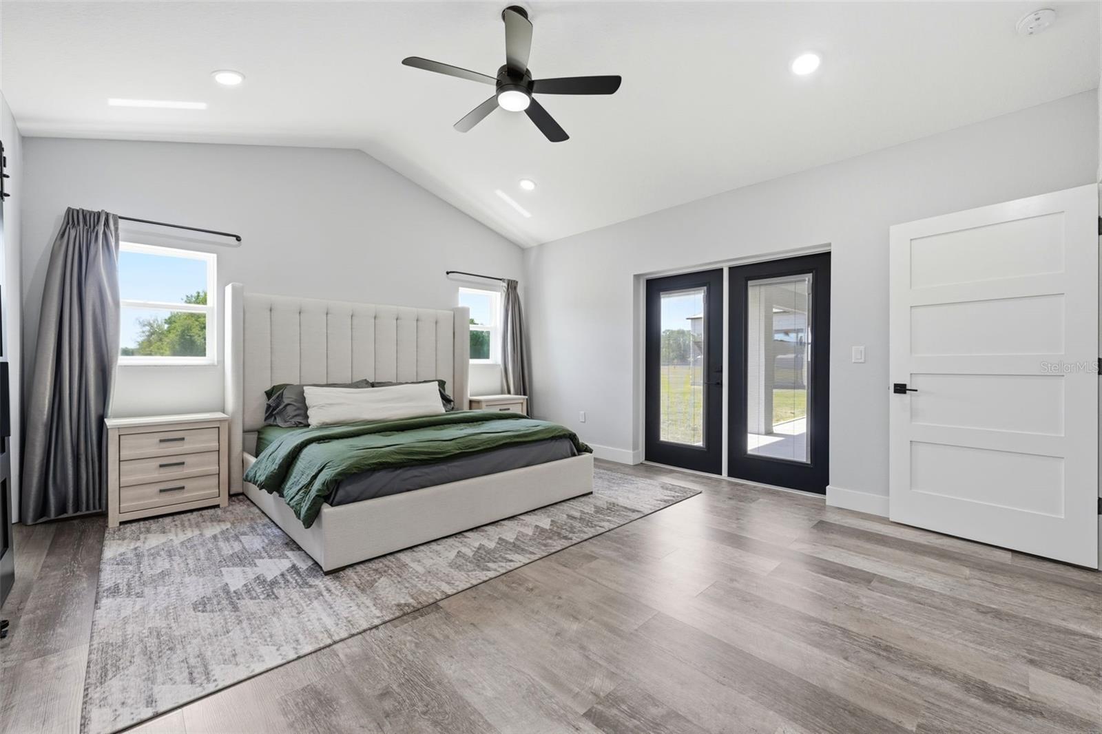 TWIN T OAKS - Residential