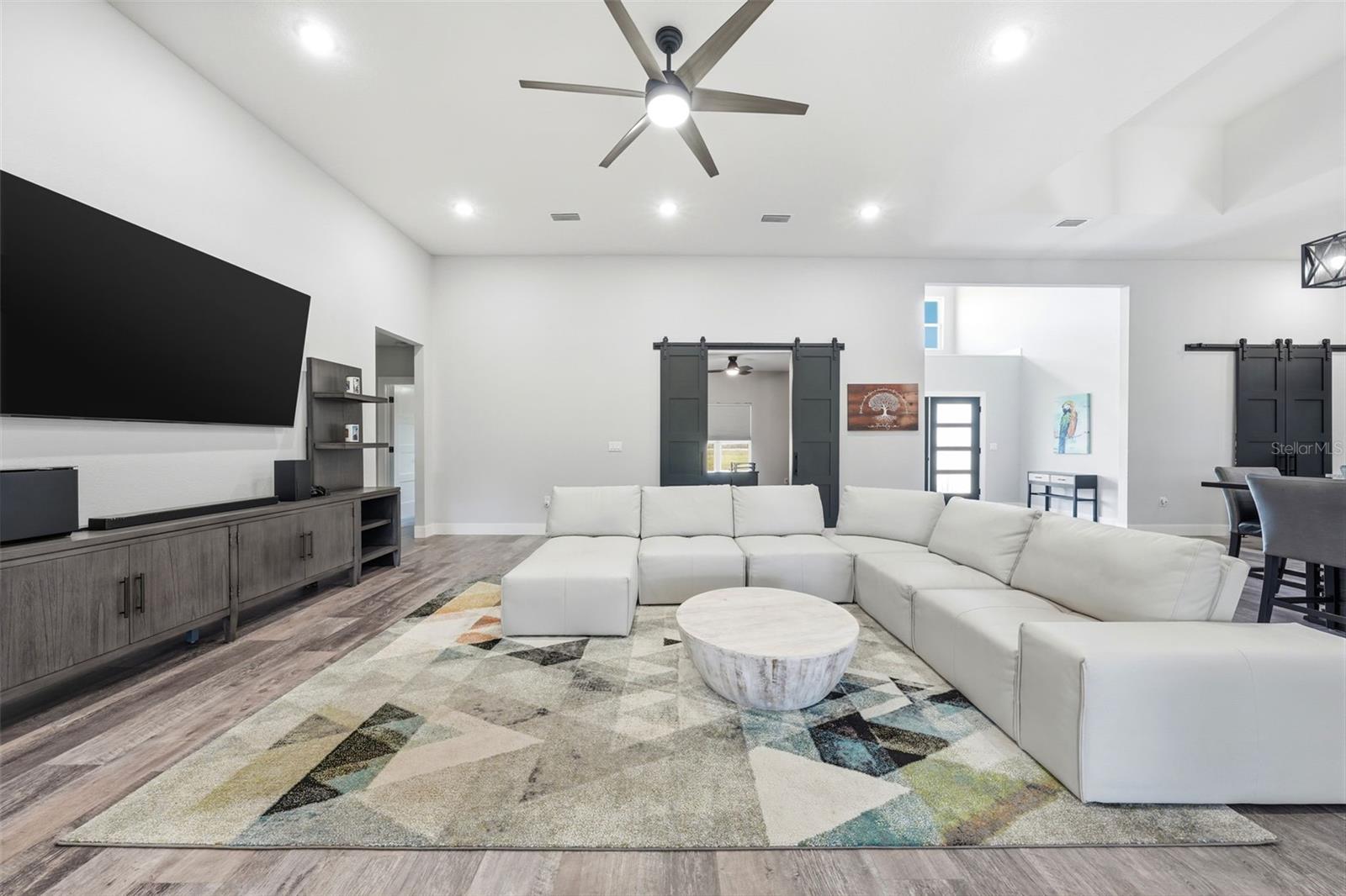 TWIN T OAKS - Residential
