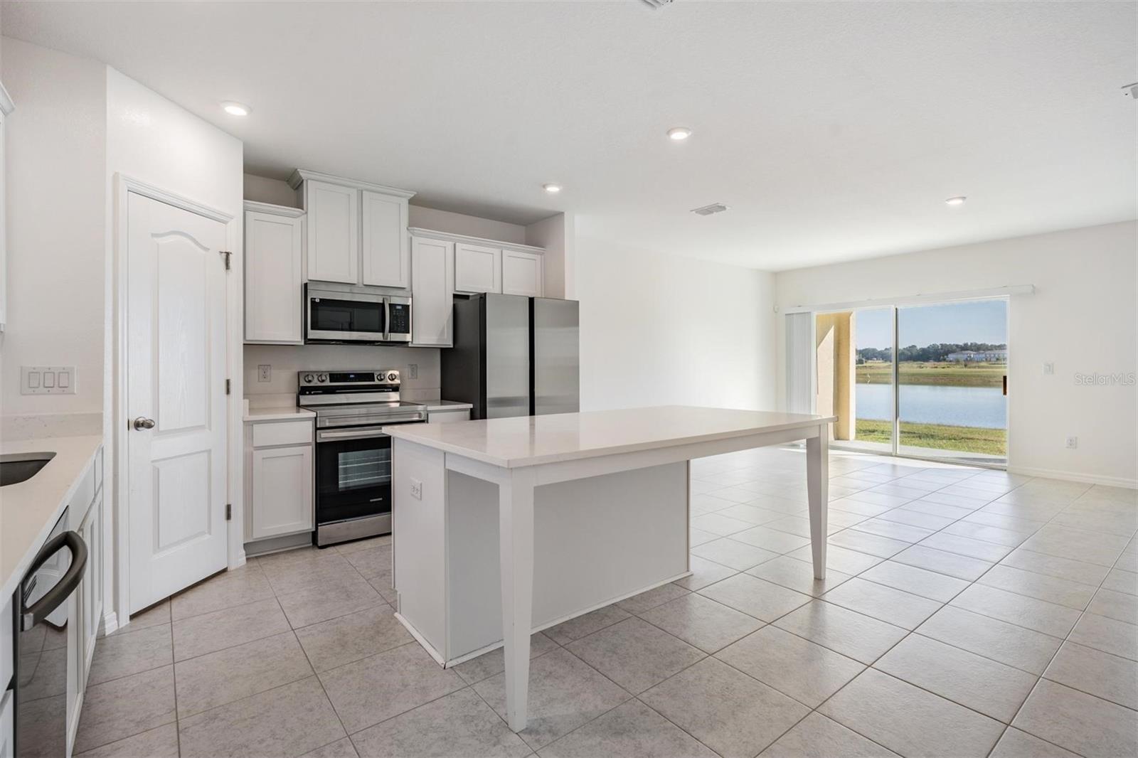 MIRADA LAGOON COMMUNITY - Residential Lease