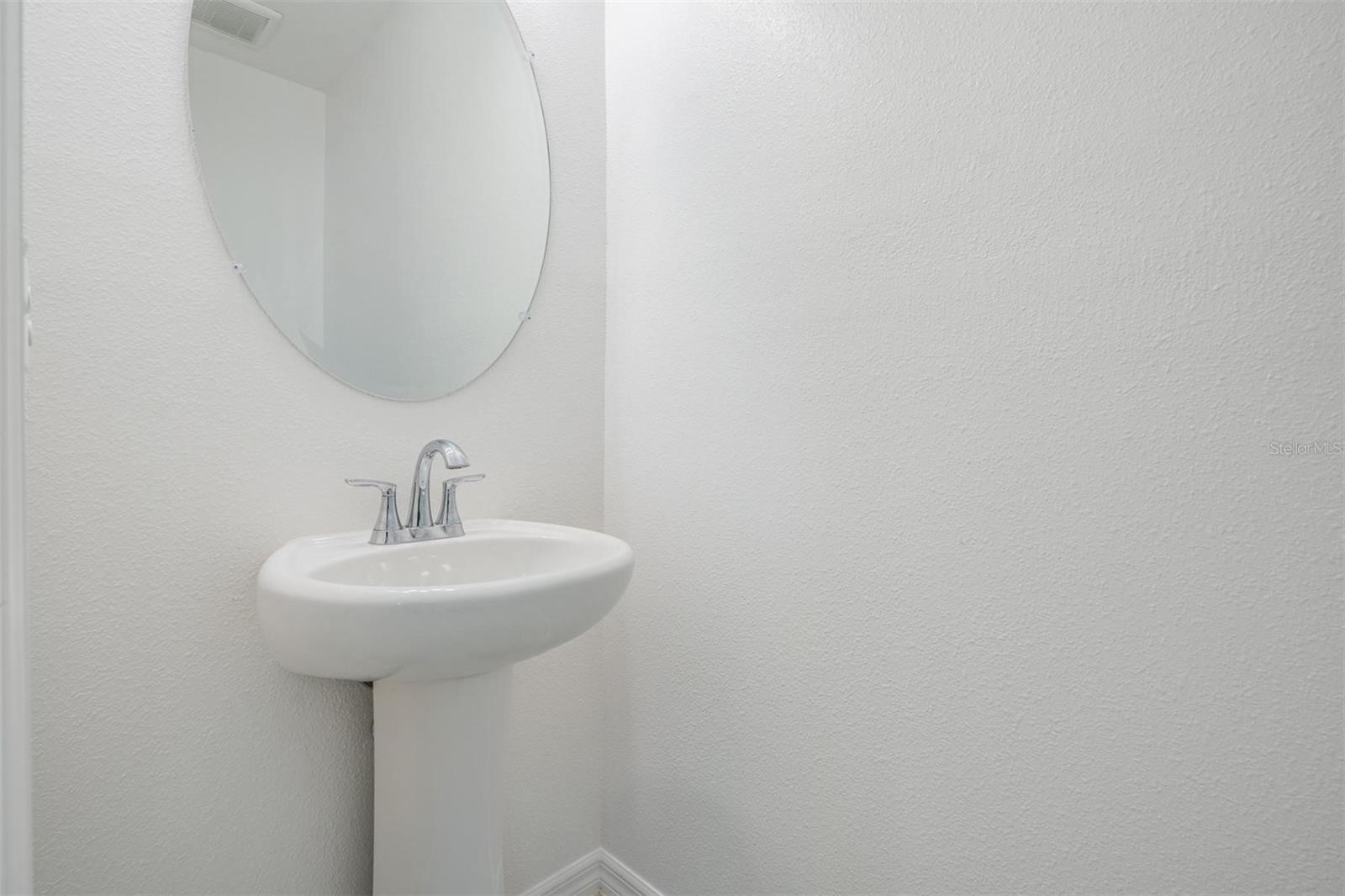 MIRADA LAGOON COMMUNITY - Residential Lease