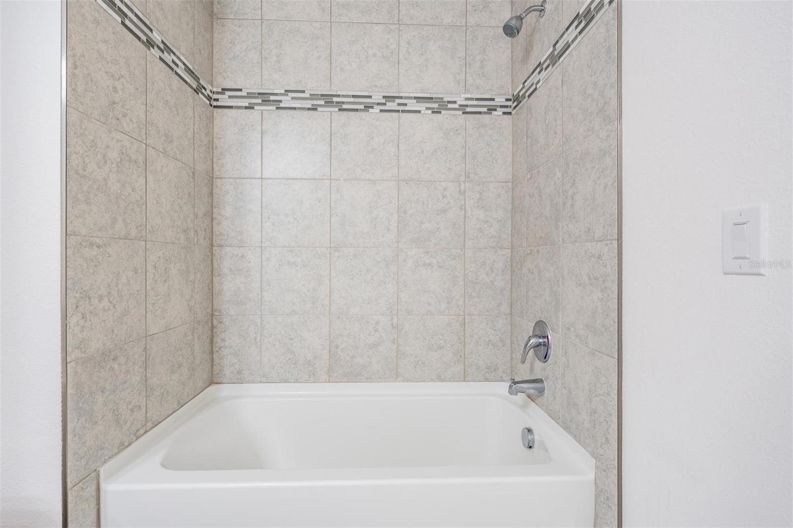 MIRADA LAGOON COMMUNITY - Residential Lease