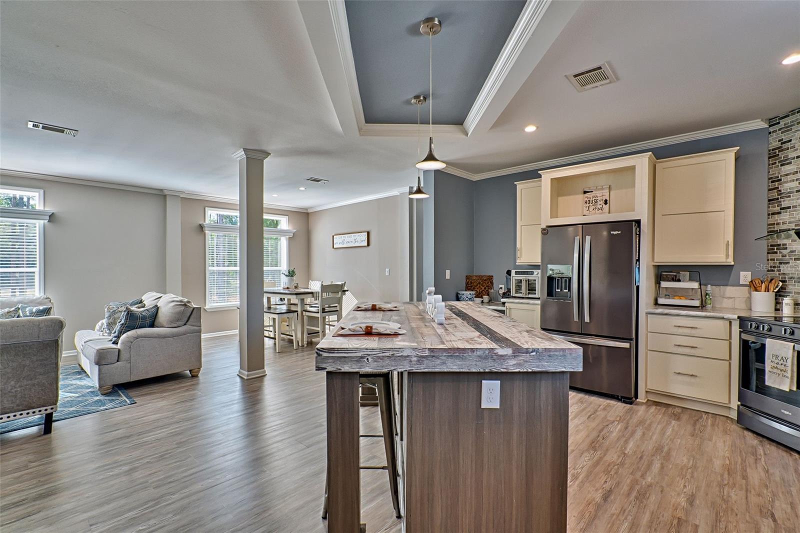 MELROSE LANDING - Residential